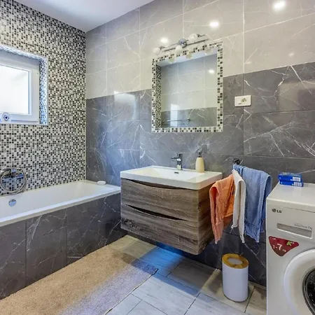 Apartment Fuer 6 Personen Ca 70 Qm In Crikvenica, Kvarner Bucht Und Umgebung *